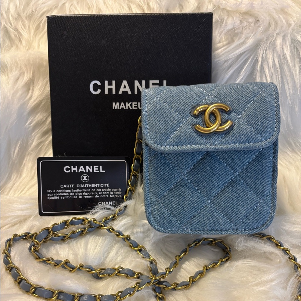 Chanel Beauty Makeup Denim Quilted Mini Bag with Gold Hardware - Picture 8 of 8